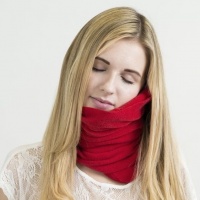 Подушка шарф для путешествий Travel Pillow (красная)