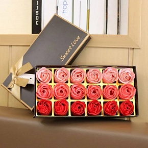 Мыльные бутоны роз в коробке Sweet Love градиент 18 штук (red)
